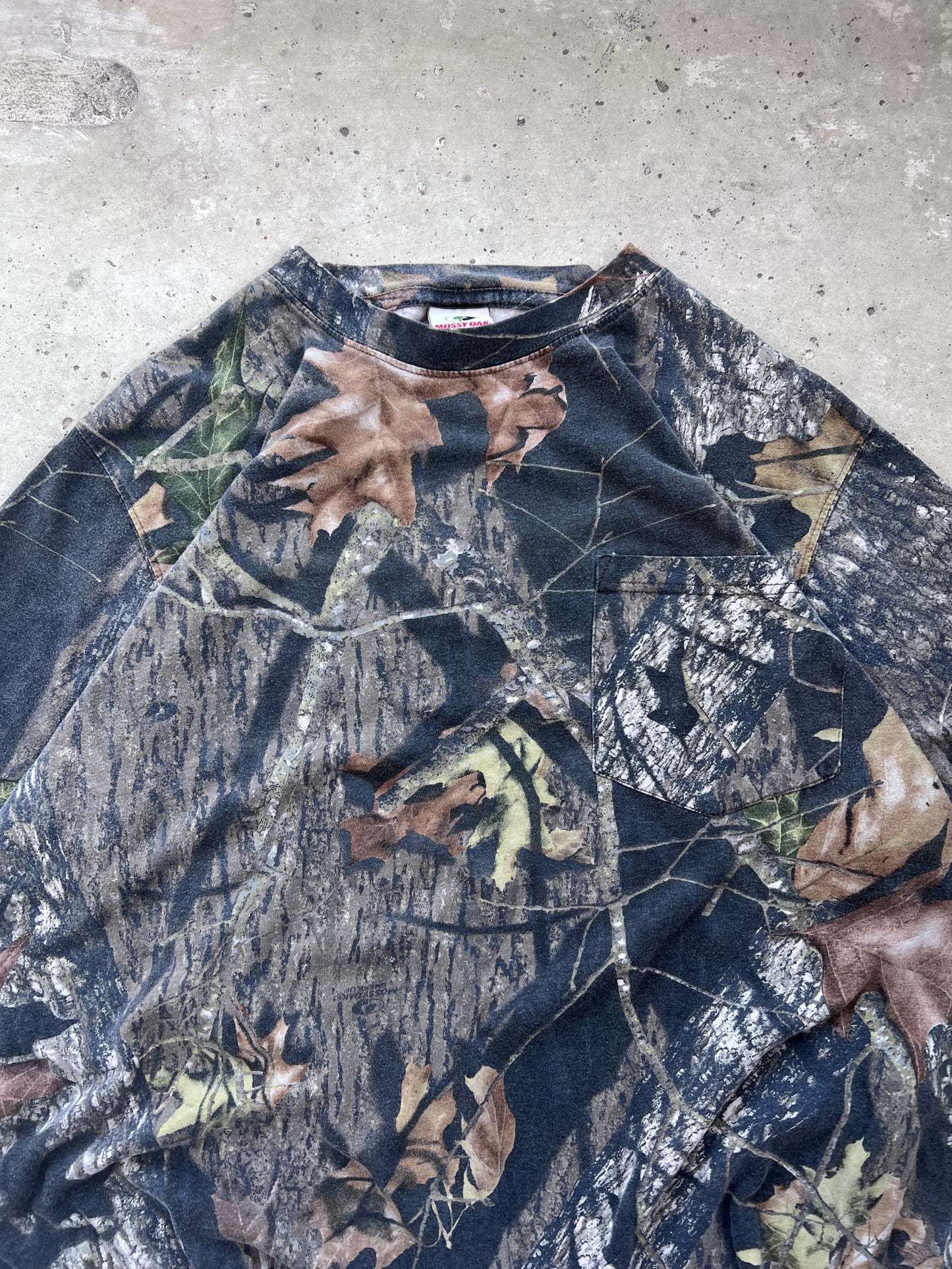 Vintage 00s Mossy Oak Camo Pocket Tee - (XXL)