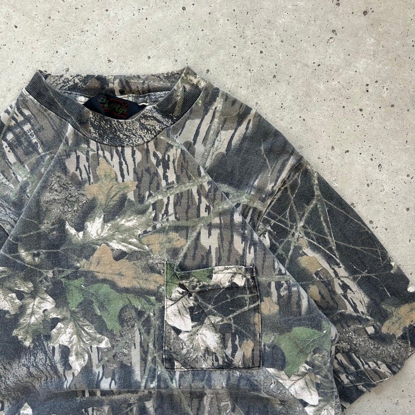 Vintage 90s Camo Tee- (L)