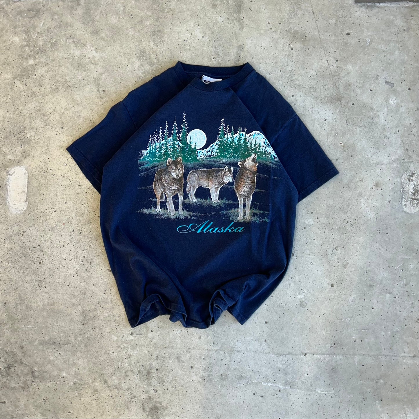 Vintage Wolf Alaska Tee - (M)